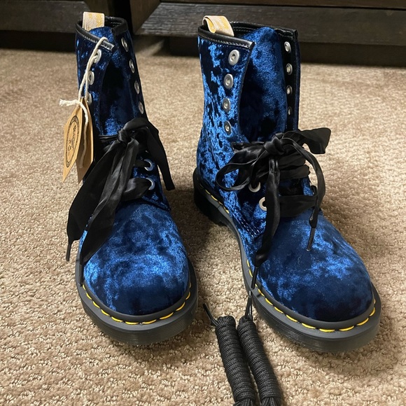 Dr. Martens 1460 Vegan Velvet 7 Women’s - Picture 6 of 11